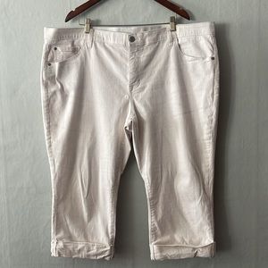 EVRI Stretch Cream Capri Pants size 24